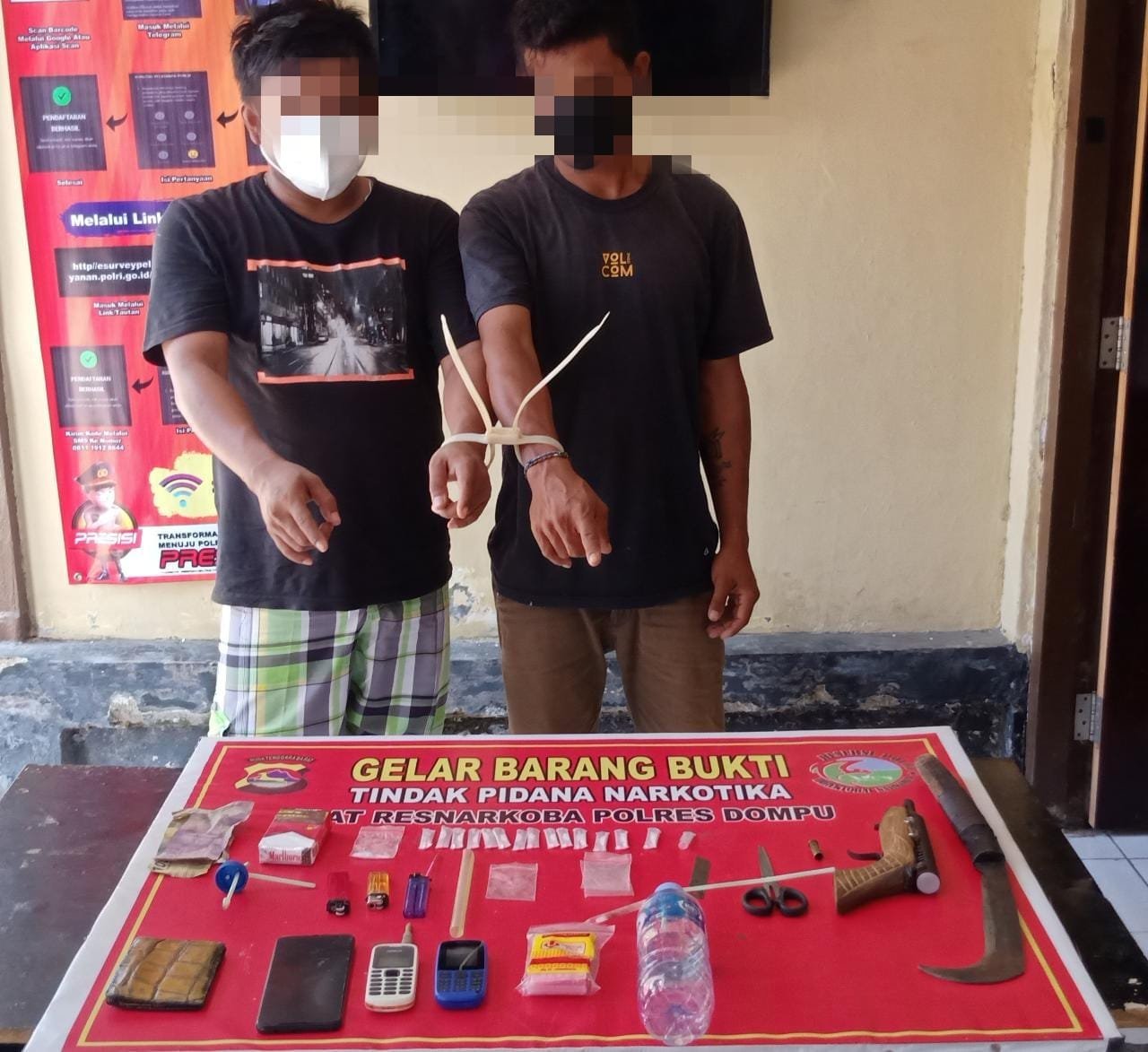 Sempat Berusaha Kabur, Dua Tersangka Narkoba Diborgol, Senjata Rakitan dan Sabu Diamakan dari Rumah Pelaku