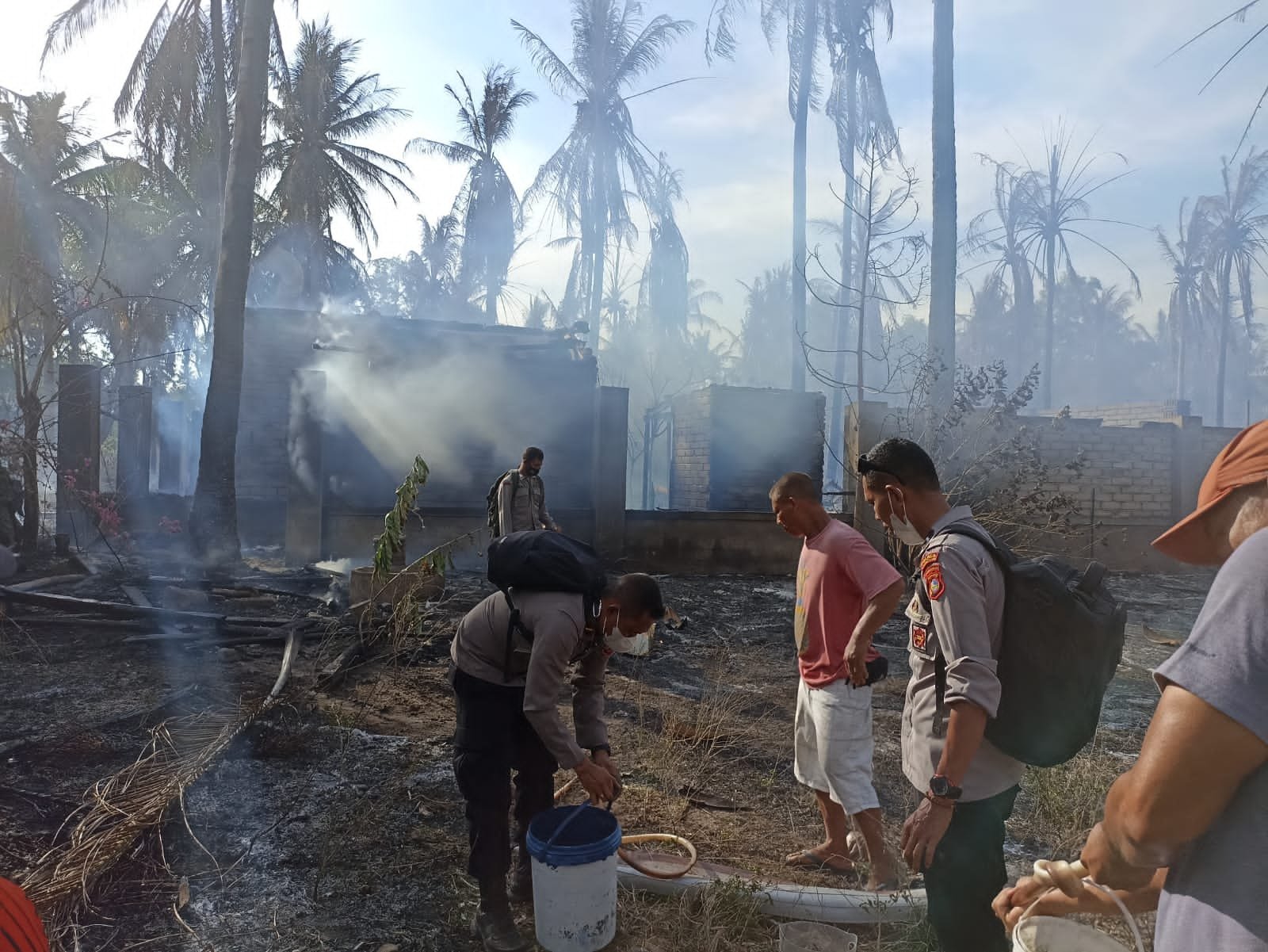 Hotel Sunset Palm Resort Gili Trawangan Lombok Utara Terbakar, Bangunan Nyaris Rata dengan Tanah