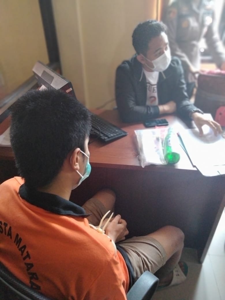 Korban Perih Dibagian Selangkang Setelah  Kegadisan Cewek 14 Tahun Ditembus Duda Asal Pajang Mataram