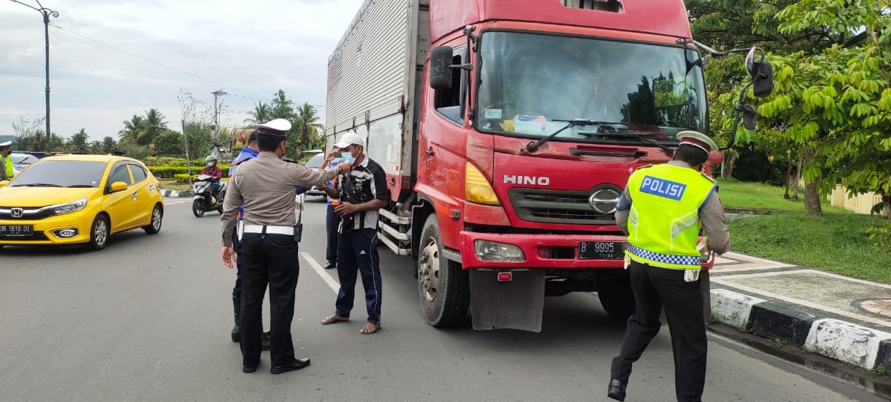 Kendaraan Besar yang Over Load, Tidak Bisa Lewati Jalur Ini di Lombok Barat, Bila Melanggar Ditindak..