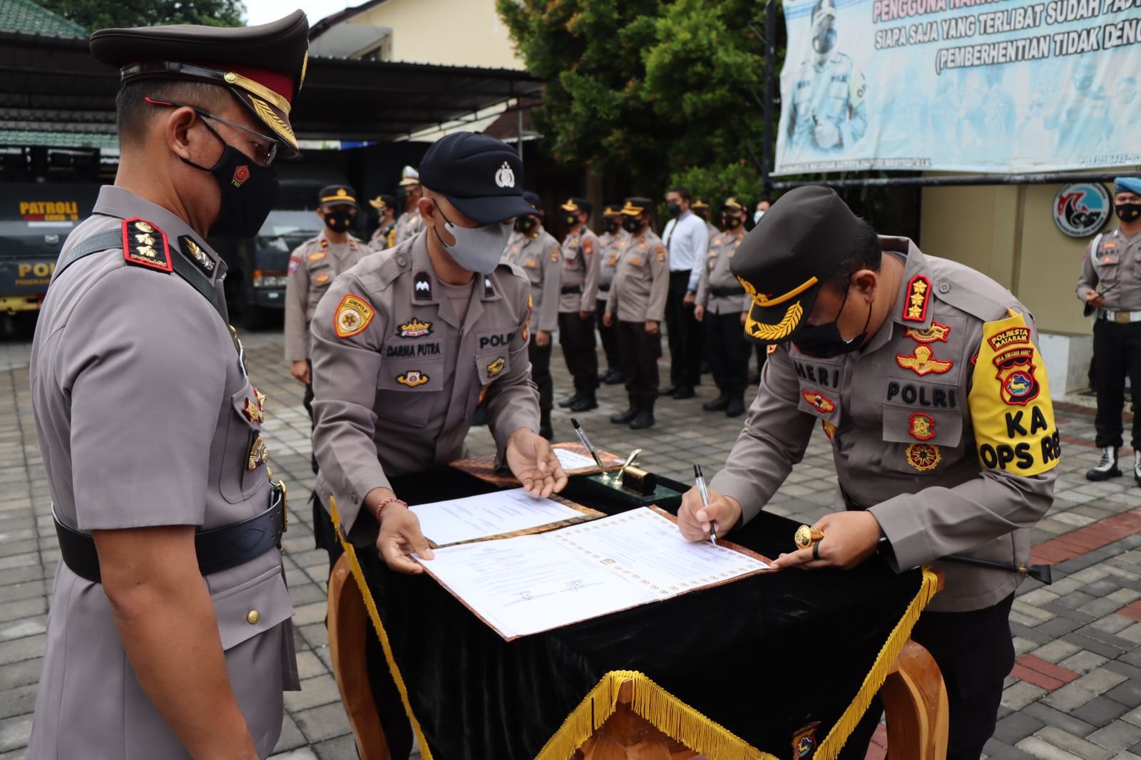 Kado Istimewa HUT Polairud ke-71, Pemkab Lotim Hibahkan Tanah di Pelabuhan Khayangan