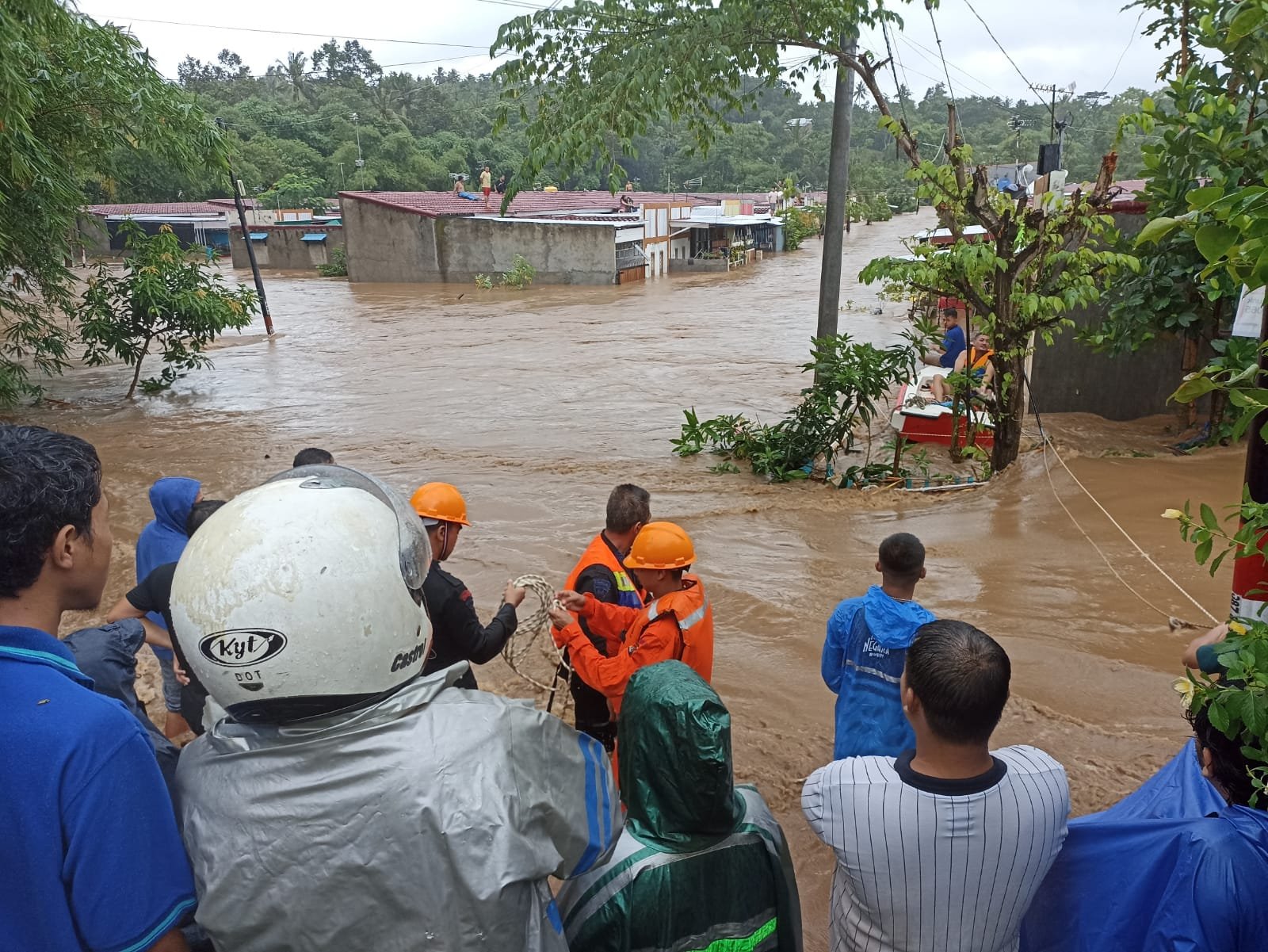 Banjir Tenggelamkan Pemukimam, Empat Warga Desa Batu Layar Barat Lombok Barat Meninggal Dunia