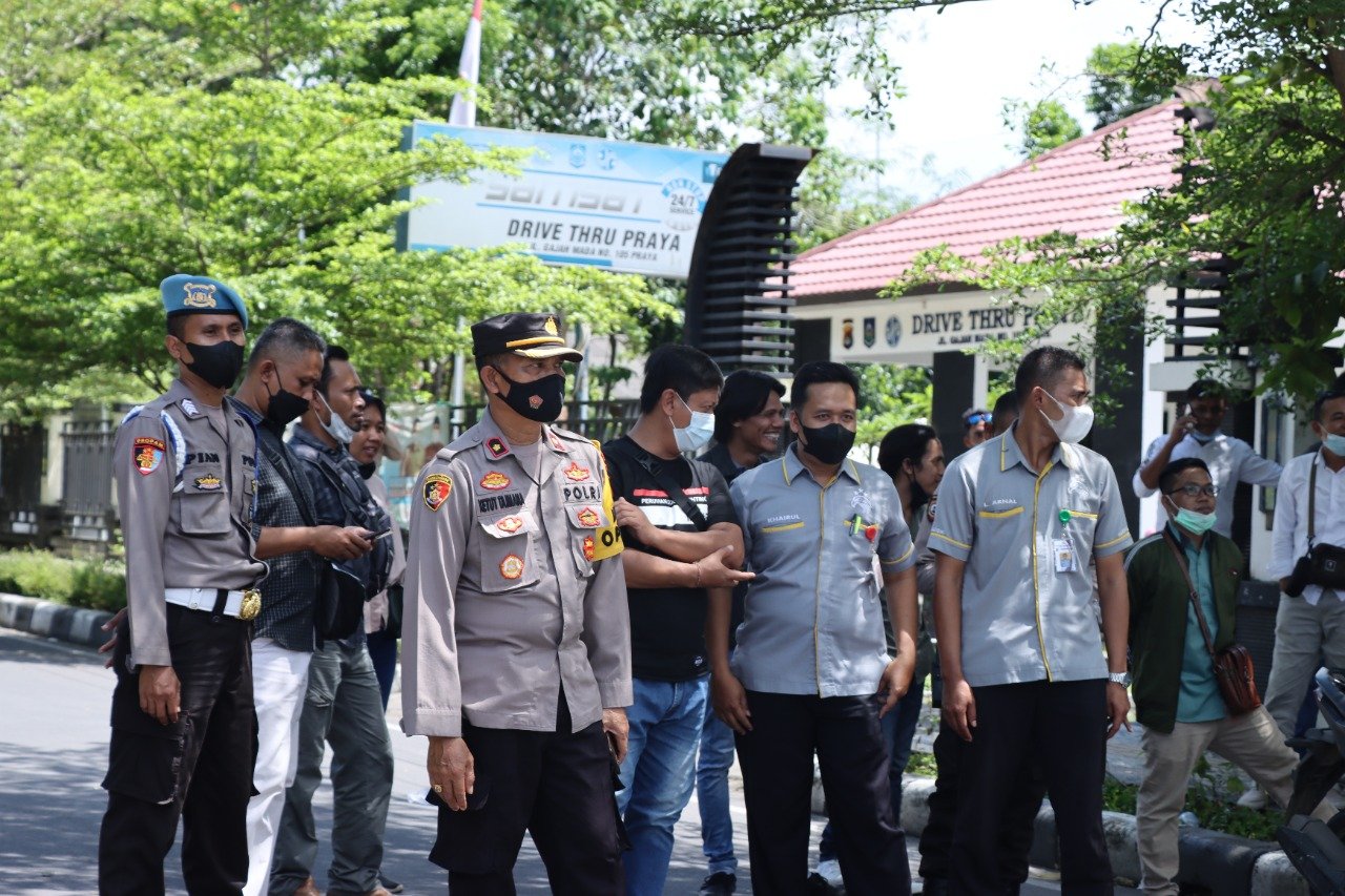 Hindari Bentrok Dua Kelompok Pendemo, Kapolres Lombok Tengah