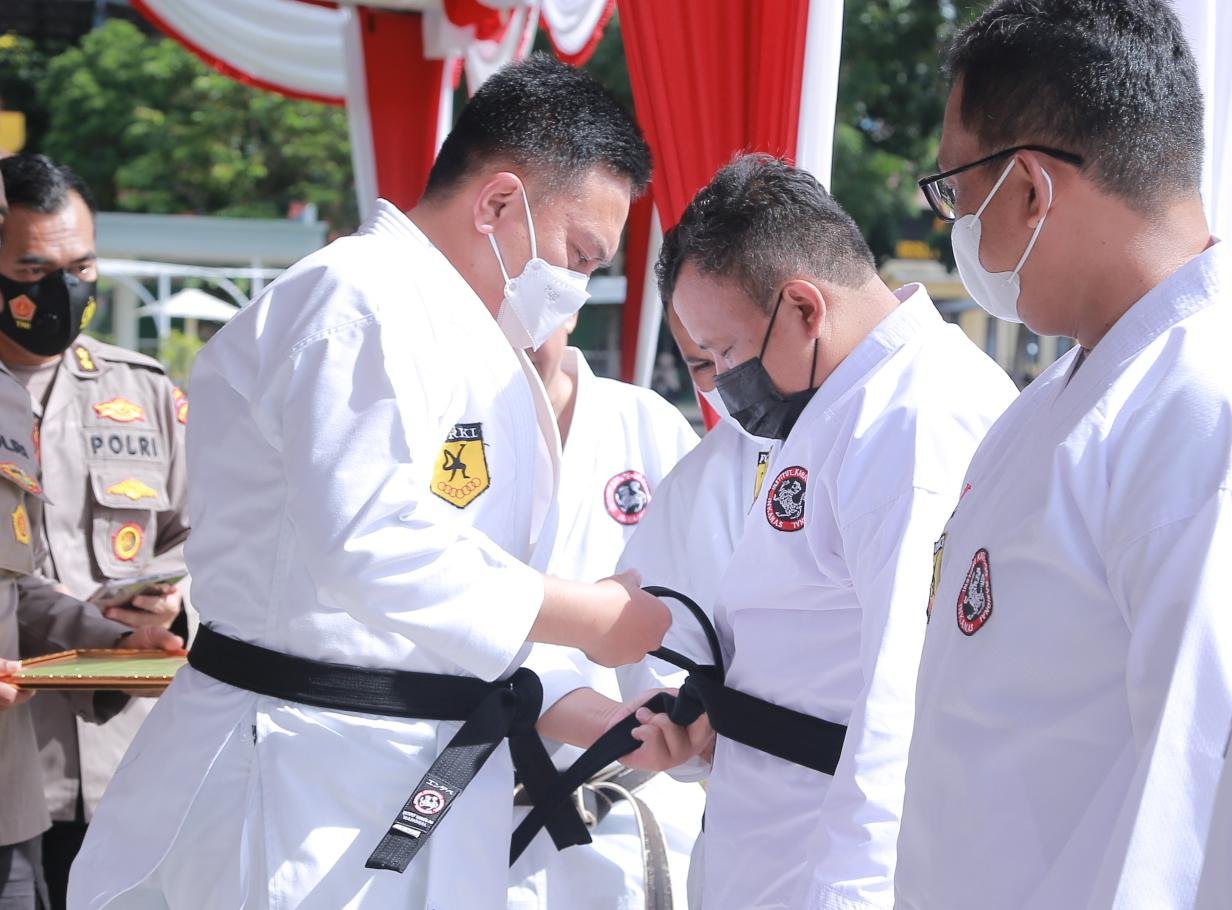 Kapolda NTB dan Danrem 162 WB Terima DAN Pada Acara Gashuku INKANAS DAN Regional 3 Bali Nusra