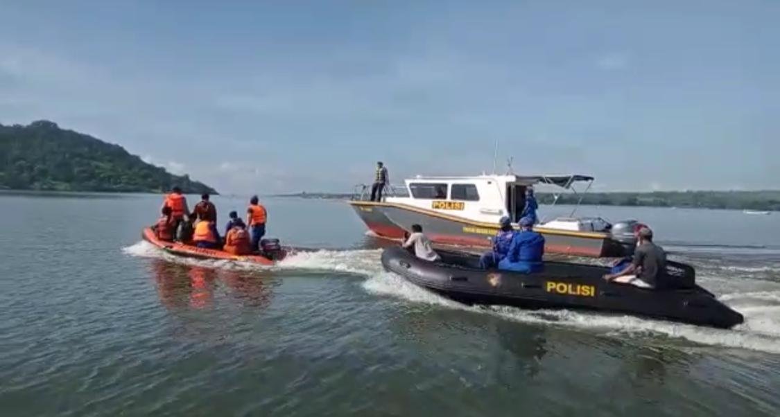 Hilang Terseret Banjir Selama Tiga Hari, Mayat Ridwan Ditemukan Mengapung di Perairan Laut Sarita Soromandi