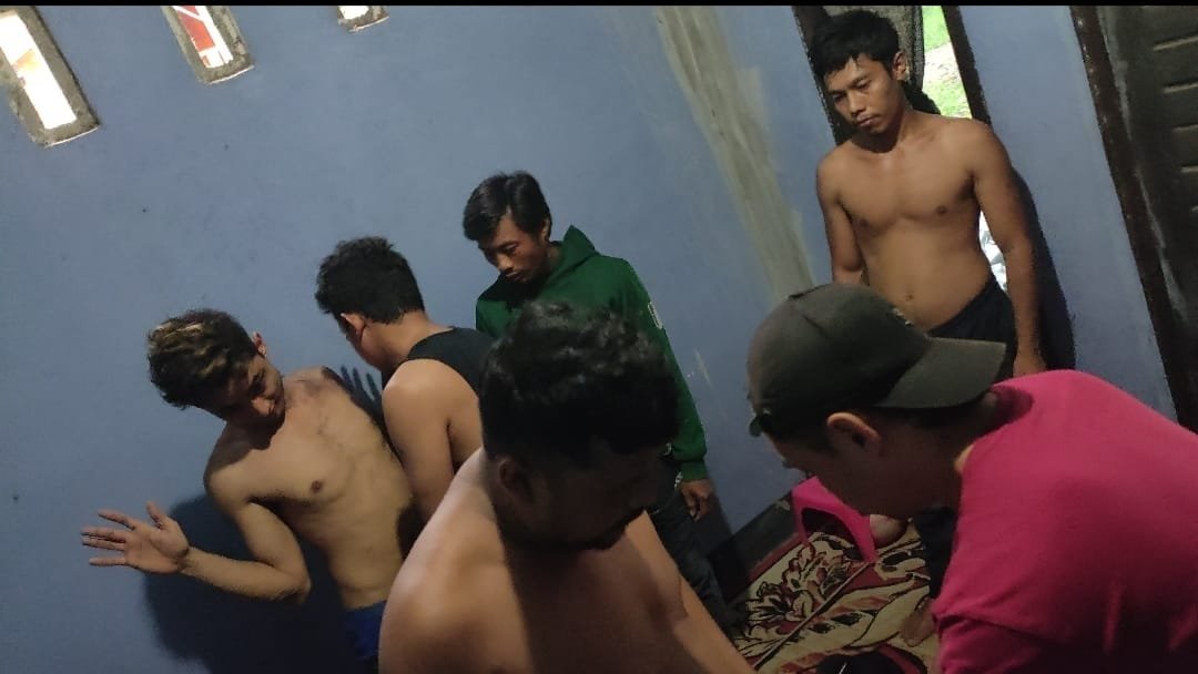 Terciduk Miliki Sabu, Dua Pemuda di Barang Rea Sumbawa Barat Diborgol Satresnarkoba