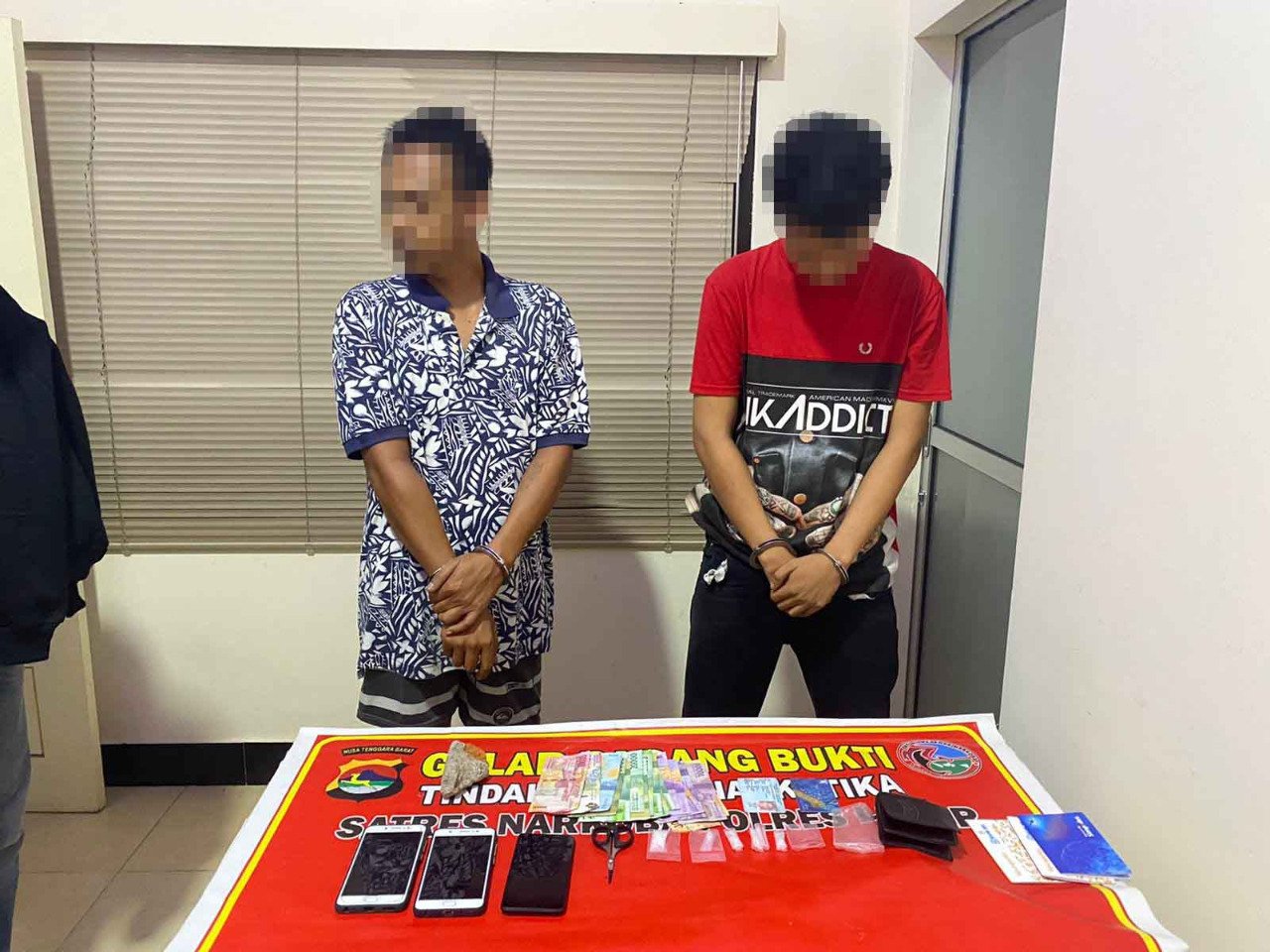 Licin Dalam Melakukan Aksinya, Dua Tersangka Narkoba Sembunyikan Barang Bukti di Pecahan Batu Bata Tembok