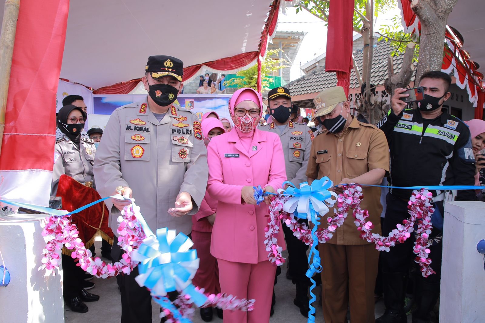 Kado Istimewa Akhir 2021, Kapolda NTB dan Bupati Lotim Gunting Pita Peresmian Jembatan Penghubung Gili Rhe dan Gili Belek