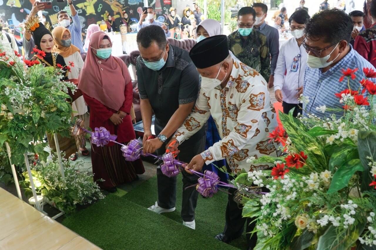Kuliner Lotim Mulai Diperhitungkan, Bupati dan Gubernur NTB Resmikan Bale Produksi Pelecing Ayam Rarang