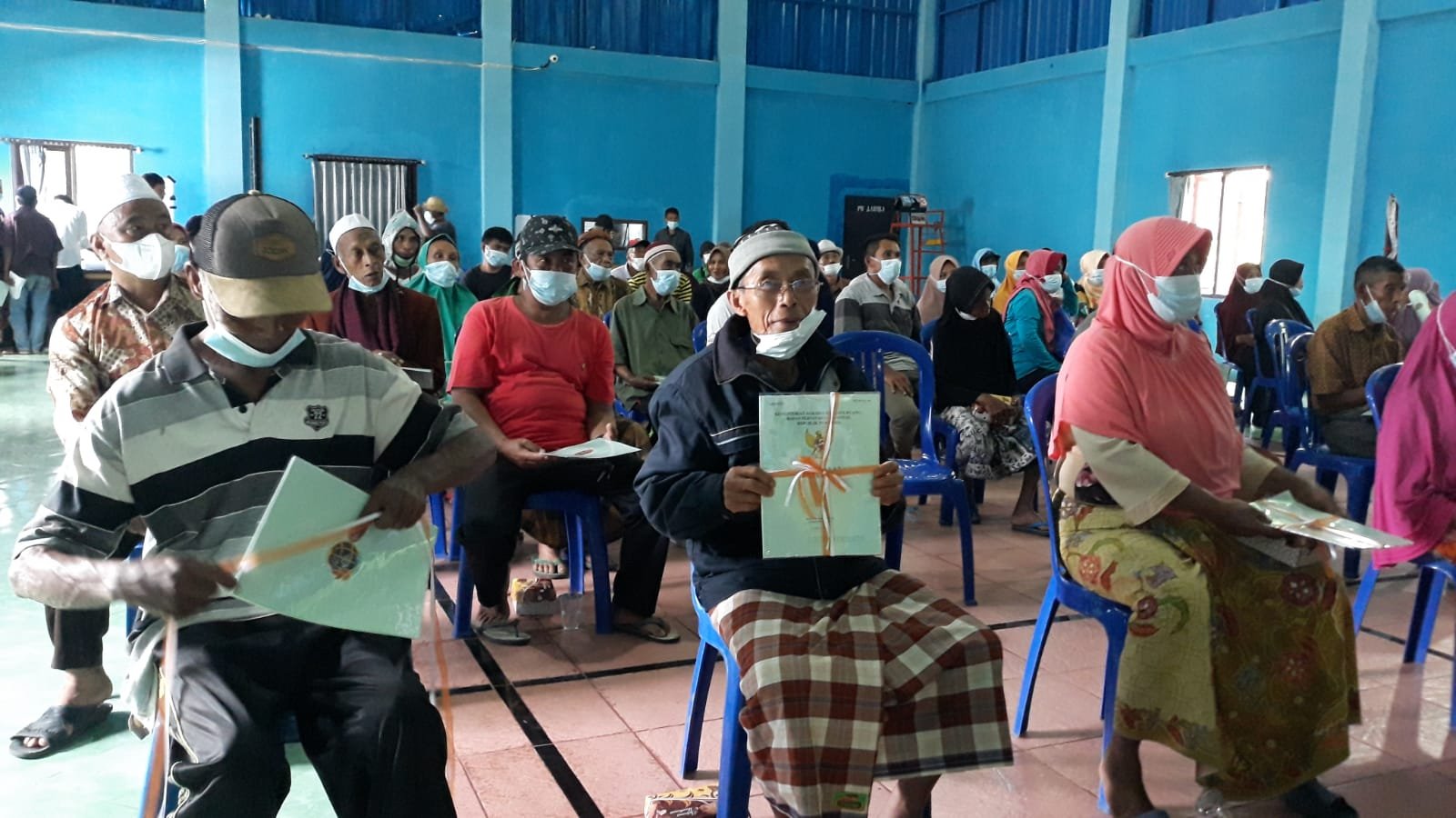 Kanwil BPN NtB Bagikan 144 Sertifikat di Bilok Petung Sembalun