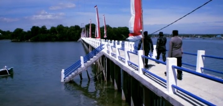 Mimpi Puluhan Tahun Masyarakat Terjawab, Bupati Sukiman Azmy Resmikan Jembatan Penghubung Dua Pulau Mungil di Lombok Selatan