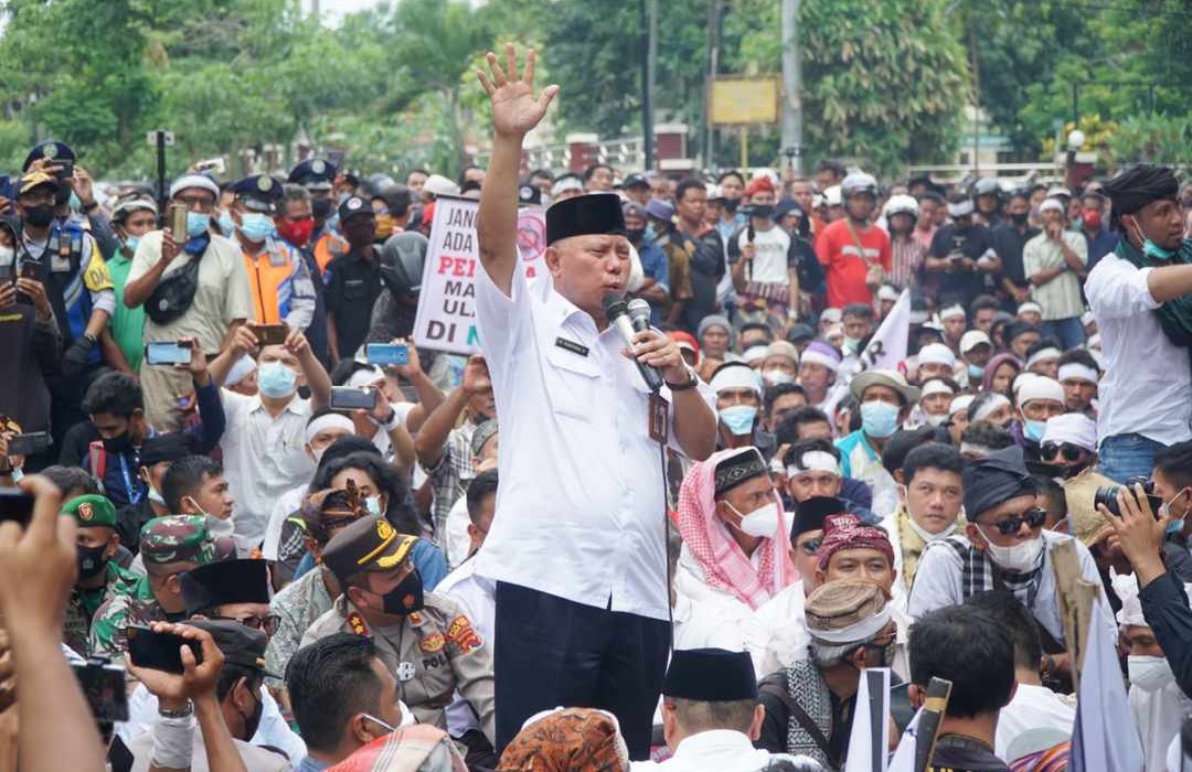 Ditengah Lautan Massa, Bupati Lombok Timur Mengurai Sejarah Ketokohan Tuan Guru Ali Batu