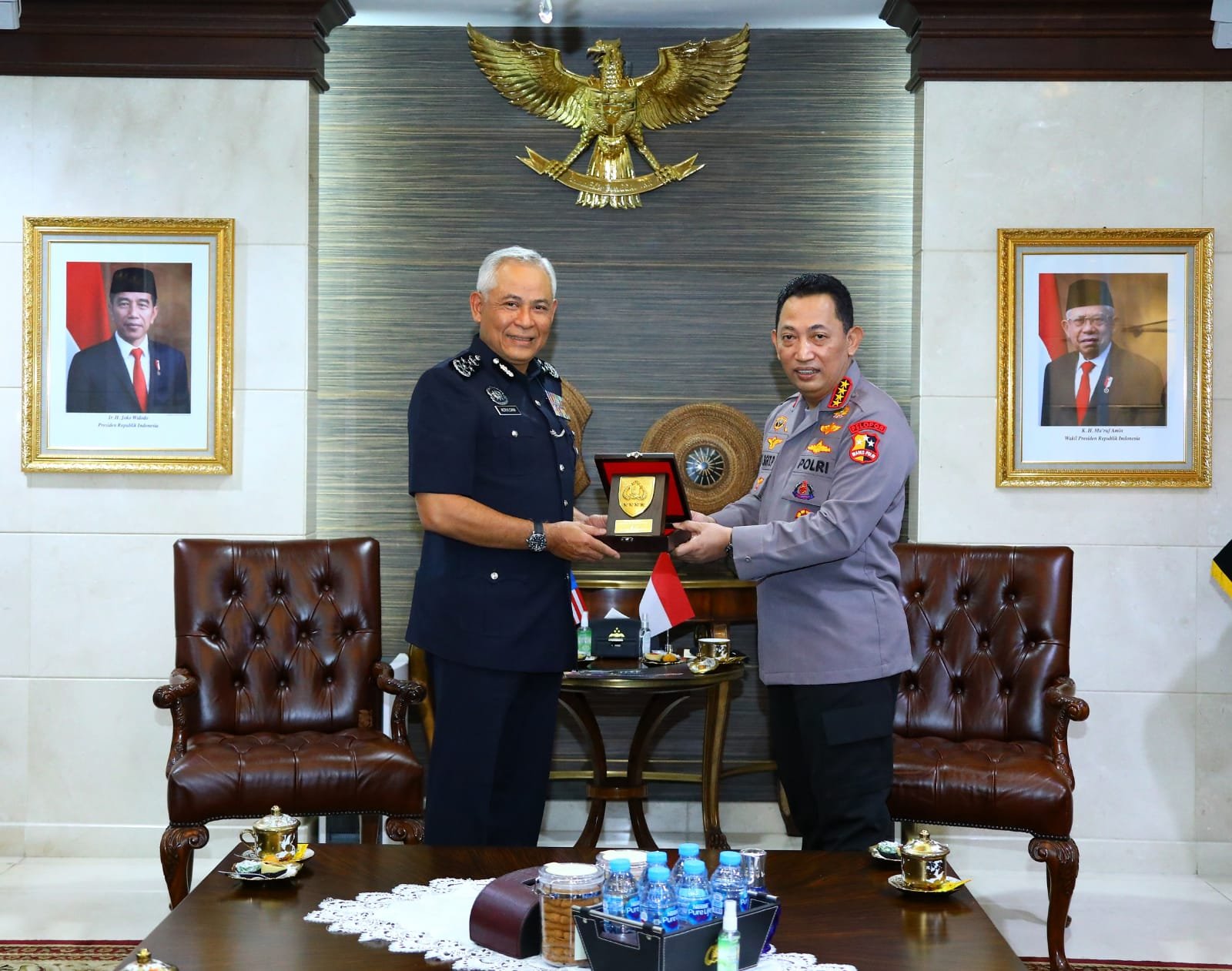 Bahas Migran Ilegal Indonesia Hingga Penanganan Covid19, Kapolri Bertemu Kepala Kepolisian Malaysia,