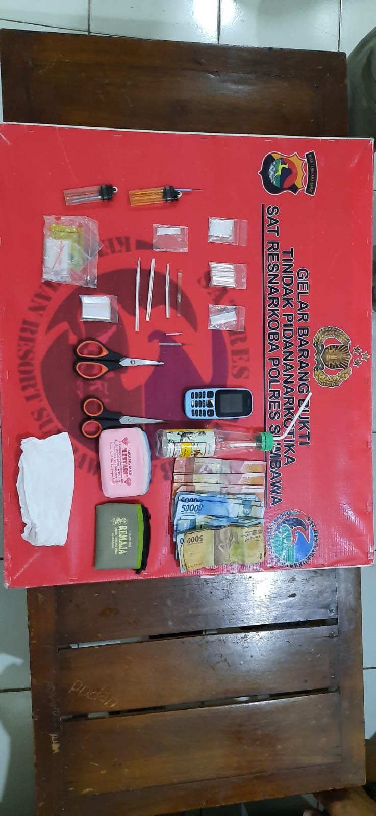 Pemilikik 6,83 Gram Sabu Diciduk Resnarkoba Sumbawa Saat Pelaku Duduk di Kediaman Bersama Temannya