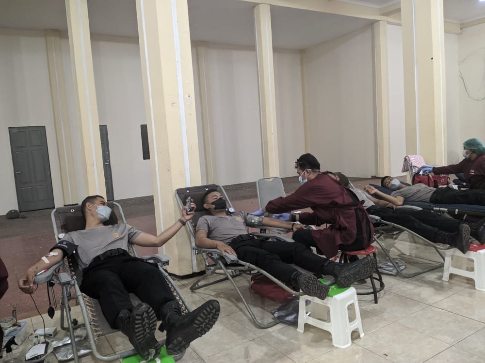 TNI/Polri Bersama Mahasiswa di Mataram Gelar Donor Darah