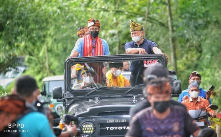 Bupati Lombok Timur HM Sukiman Azmy Sambut Kunjungan  Menparekraf Sandiaga Uno Menuju Desa Wisata Tete Batu