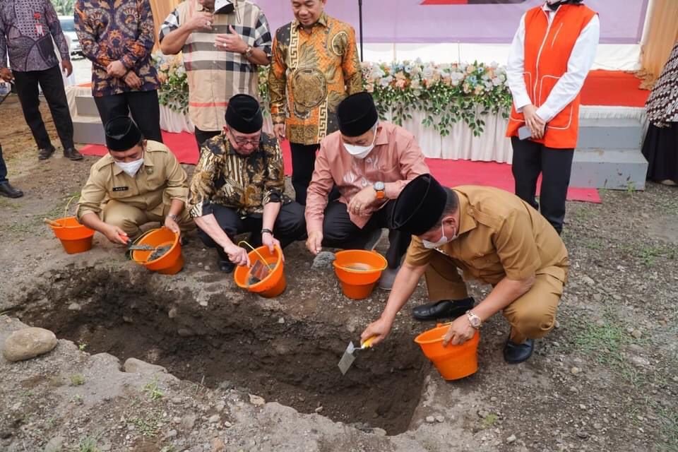 Bupati Peletakkan Batu Pertama Pembangunan Rumah Sakit Ibu dan Anak Permata Hati Lombok Timur di Masbagik