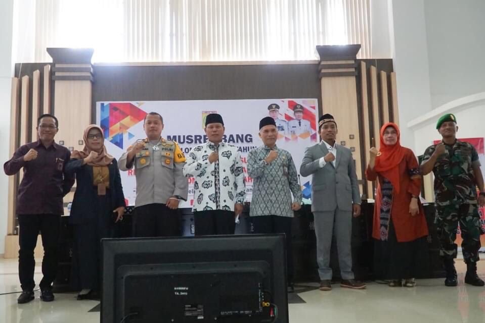 PARLEMENTARIA: POKOK-POKOK PIKIRAN DEWAN PERWAKILAN RAKYAT DAERAH KABUPATEN LOMBOK TIMUR