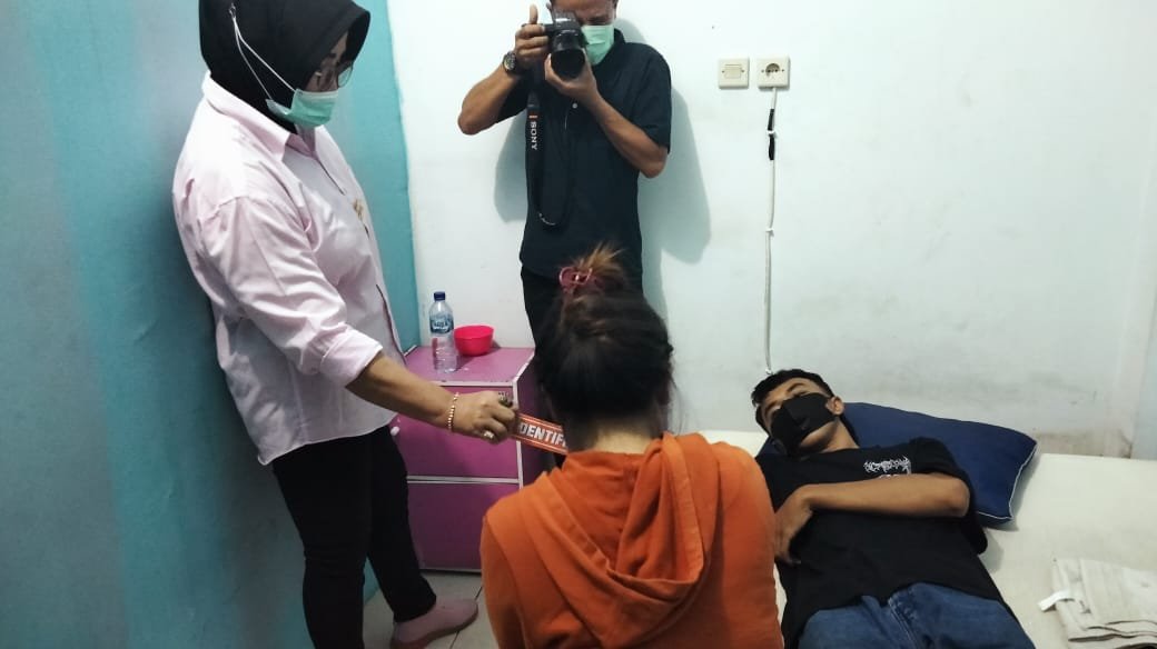 Salon Plus Plus Digrebek Polsek Sandubaya Mataram, Pria dan Wanita Telanjang Ditemukan di Bilik Kamar