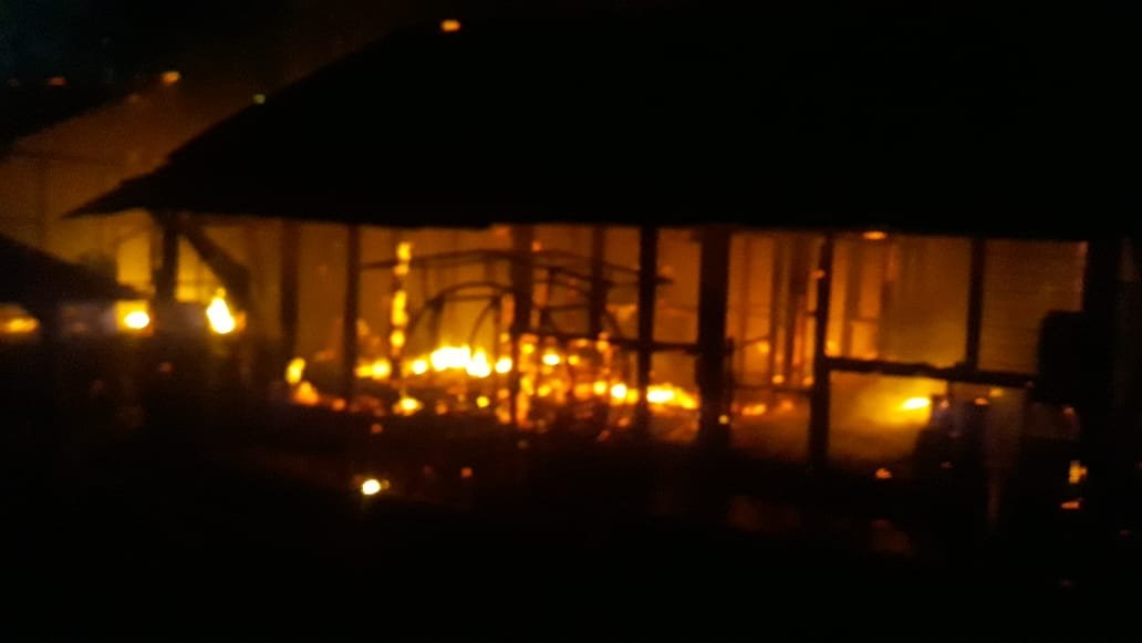 Kobaran Api Mengamuk Menimpa Gedung TK dan Dua Perumahan Guru di Sembalun, Ratusan Juta Uang Sekolah Ludes Terbakar