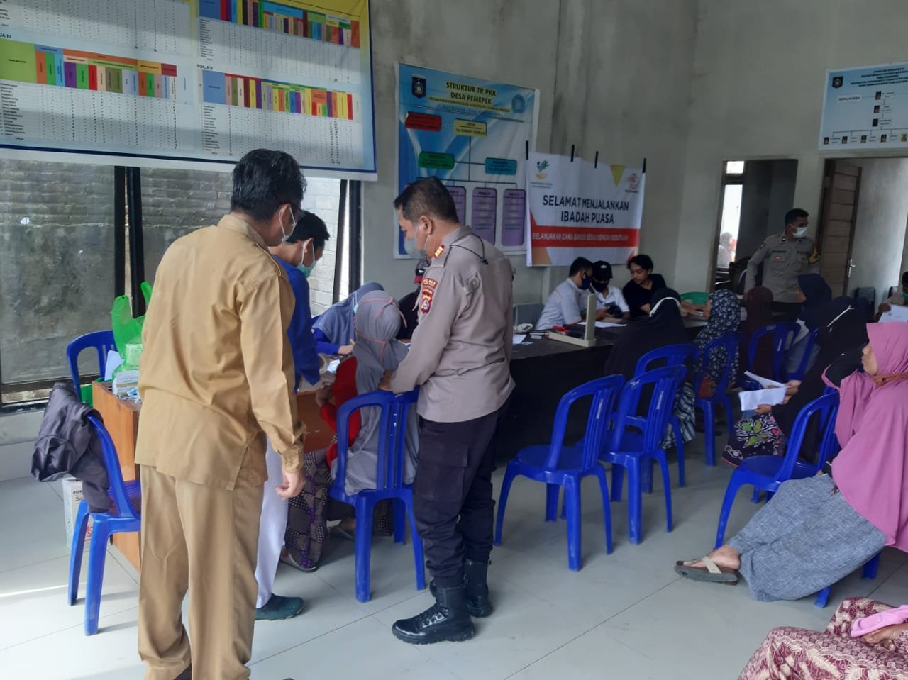 Polsek Pringgarata Lombok Tengah Kawal Penyaluran BPNT dan BLT Minyak Goreng