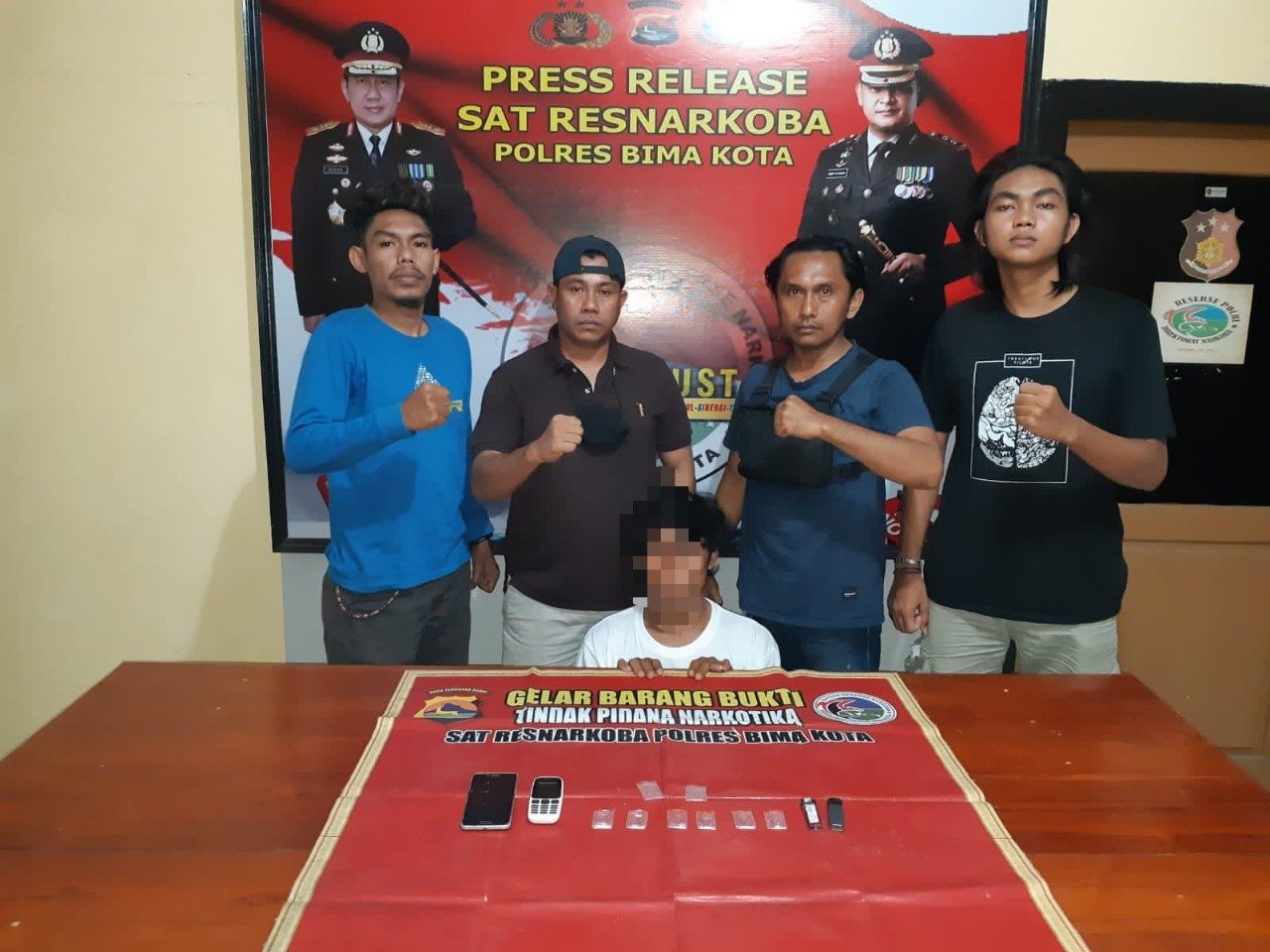 Buang Bungkusan Sabu Saat Berpapasan Polisi, DS warga Kelurahan Jatiwangi Bima Kota Disergap Polisi