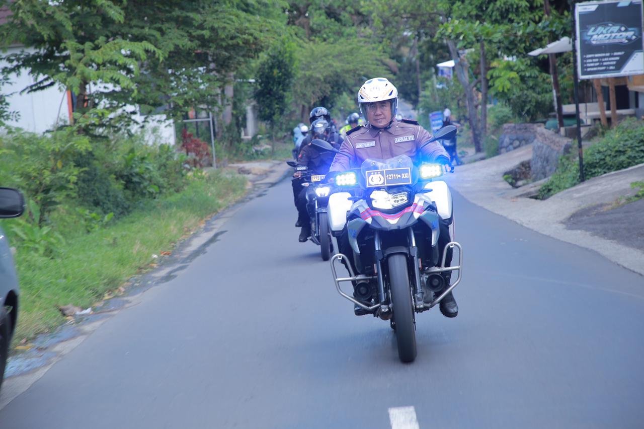 Kreen Pastikan Puncak Liburan Lebaran Aman Kapolda NTB Gunakan Motor Patroli Keliling Lombok