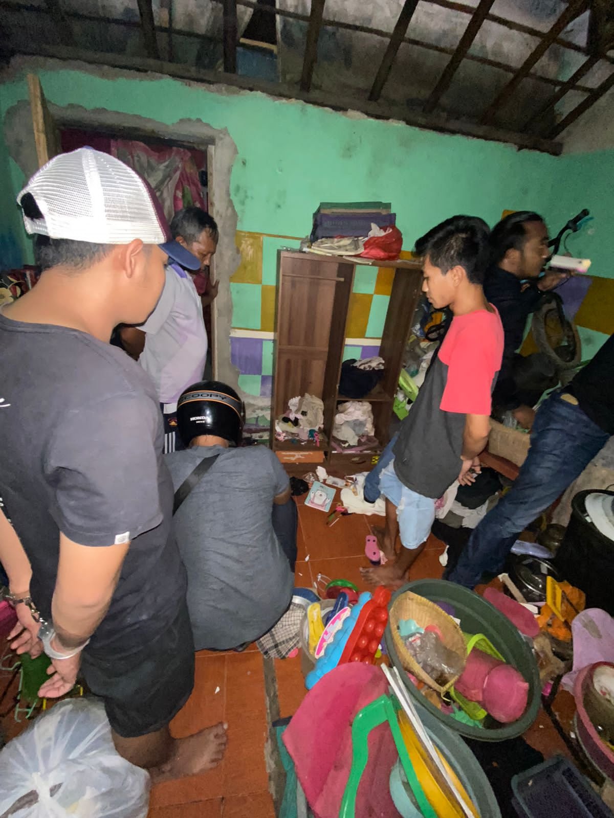 Warganya Eforia Gelar Lebaran Ketupat, Pak RT Karang Bagu Mataram Diborgol Polisi Saat Pesta Narkoba