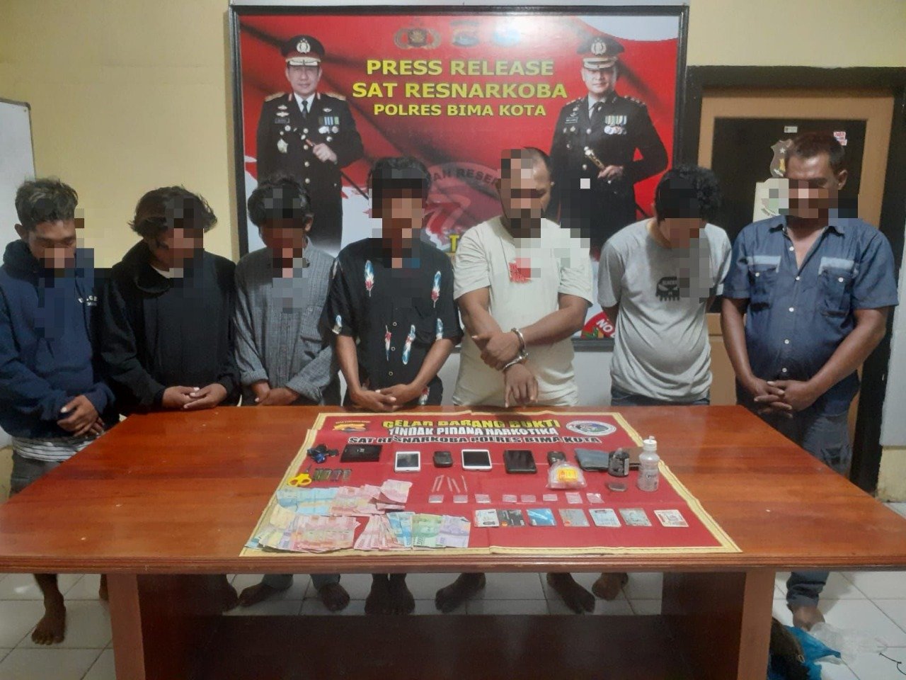 Polisi Dilempari Batu Saat Menyergap Tujuh Warga Rasanae Bima yang Asik Pesta Sabu