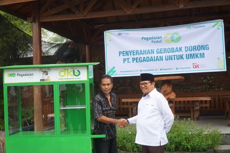 Wabup Lotim Terima Bantuan Gerobak Dorong Pegadaian Syariah Renteng Lombok Tengah, Disalurkan untuk UMKM