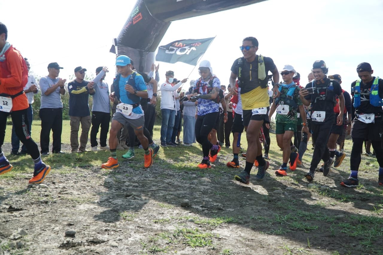 Bupati Lombok Timur HM.Sukiman Azmy Lepas Peserta Lari 100 Rinjani