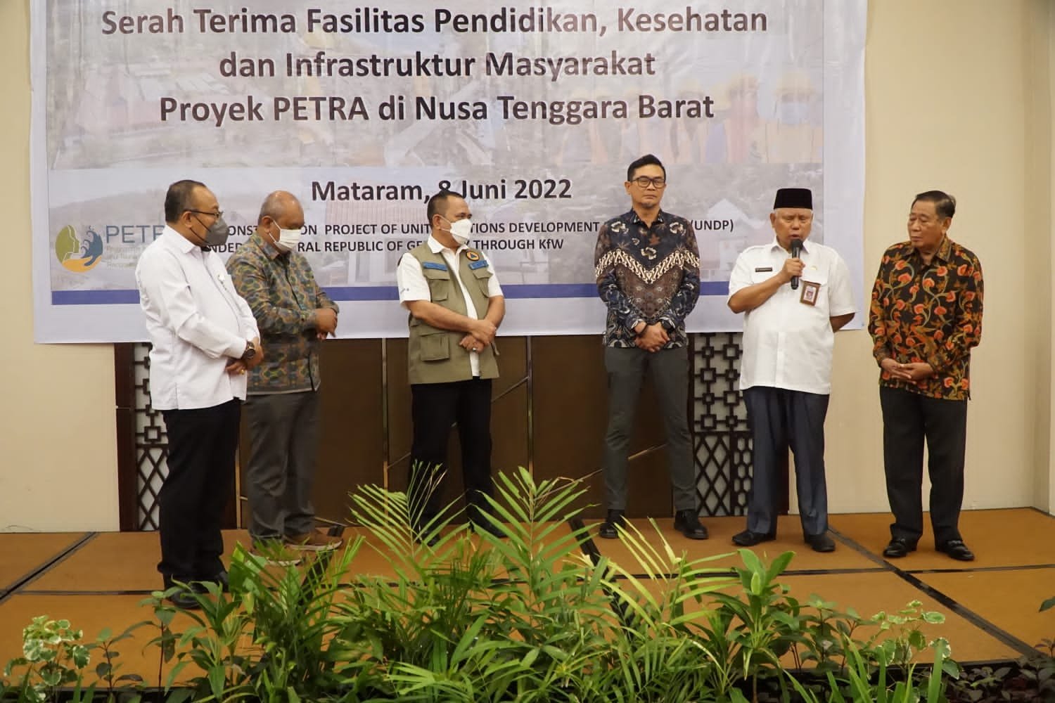 Lotim Terima Bantuan Fasilitas Pendidikan Kesehatan dan Infrastruktur dari UNDP PETRA