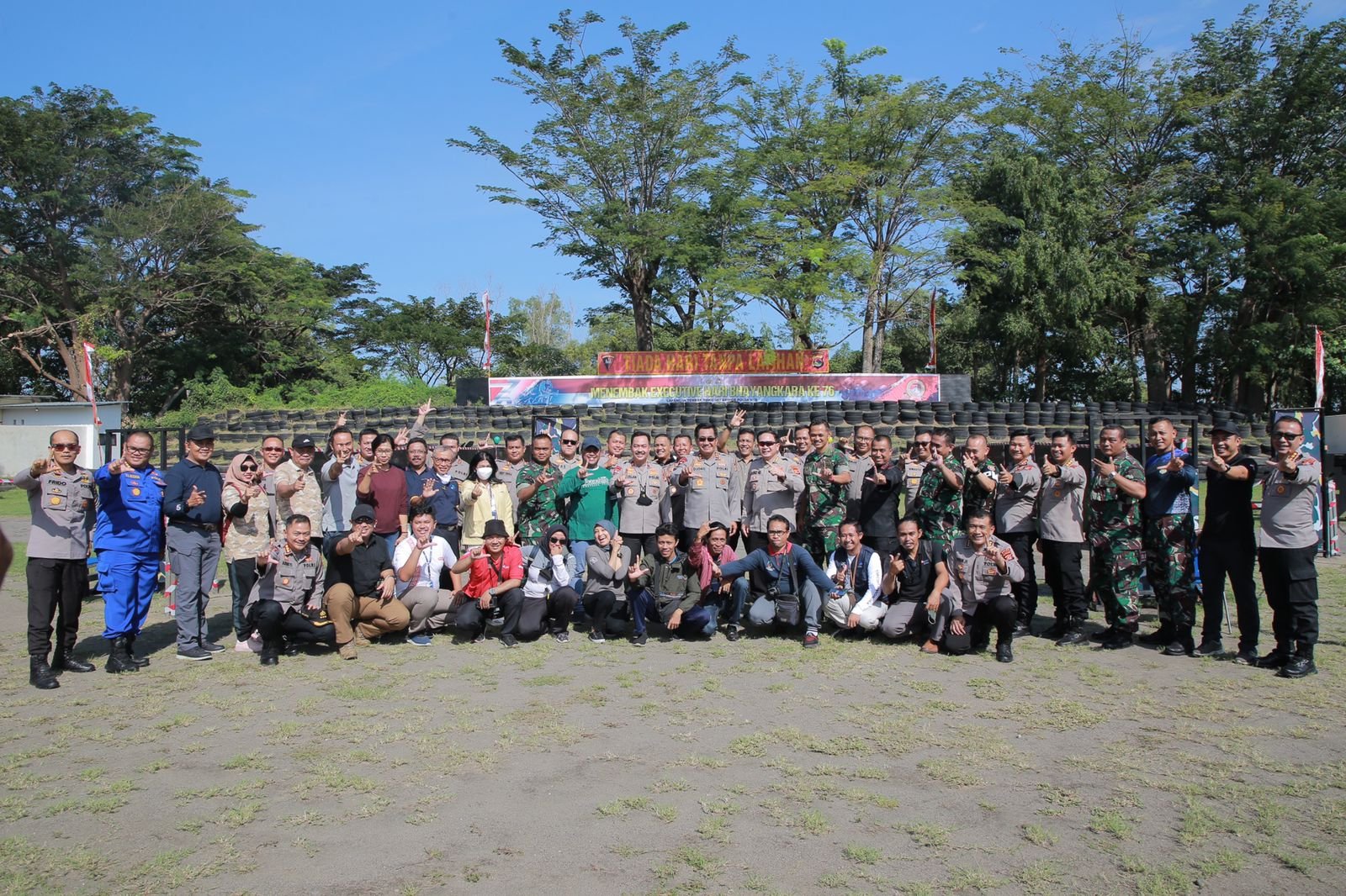 Lomba Menembak Polda NTB Latih Wartawan Membidik Sasaran