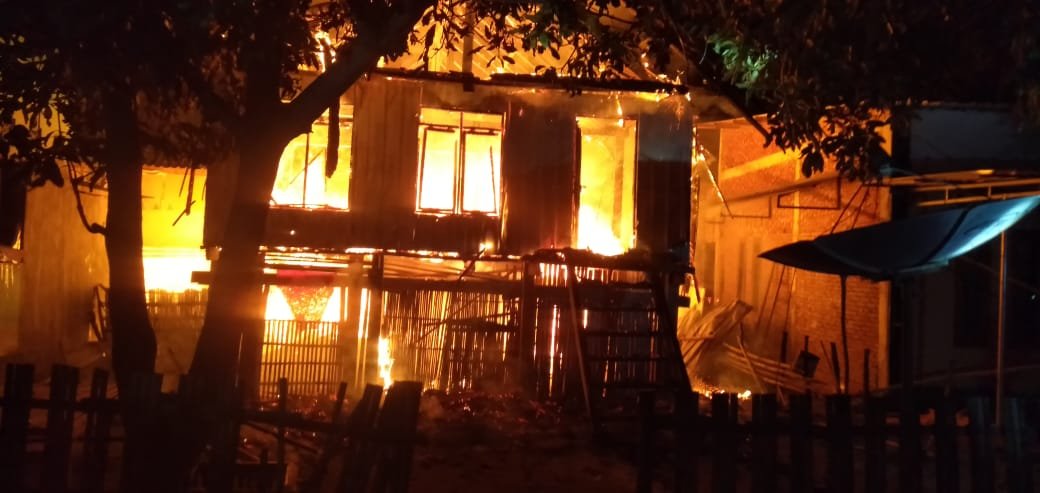 Rumah Panggung Terbakar di Dusun Kelanir Sumbawa Barat, Kerugian Mencapai Seratus Juta
