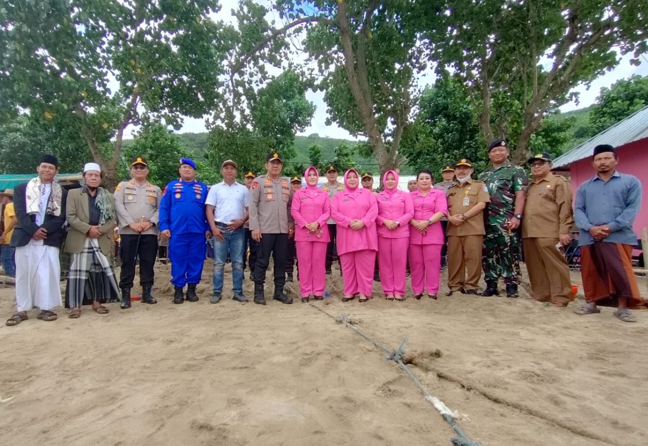 Polda NTB Gelar Baksos di Dusun Terpecil dan Terisolir di Wilayah  Lombok Barat