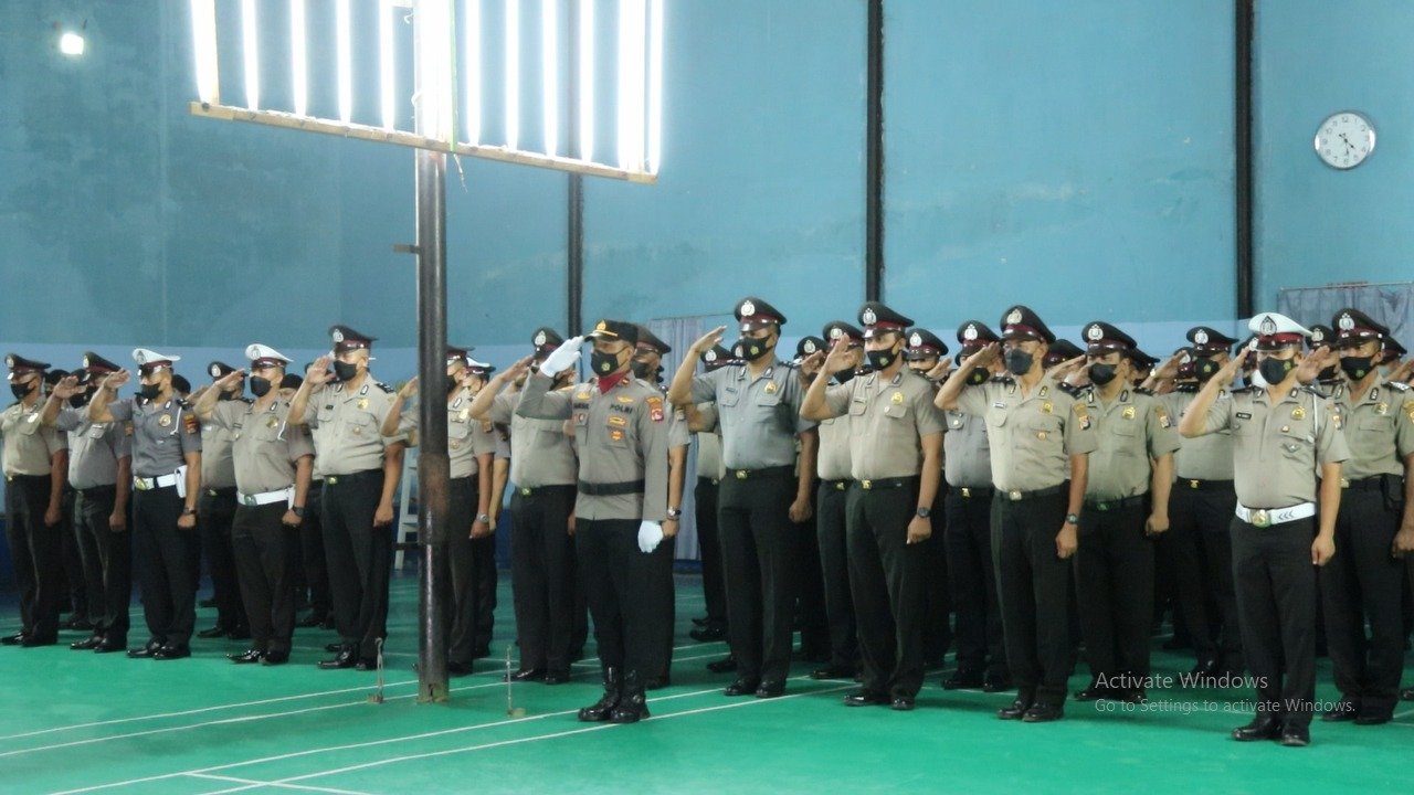 Berprestasi dan Bekerja Baik, 81 Anggota Polres Loteng Naik Pangkat