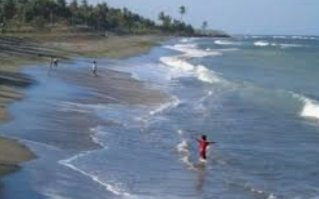 Pengunjung Pantai Labuhan Haji Lotim Ditemukan Tewas dengan Mulut Berbusa
