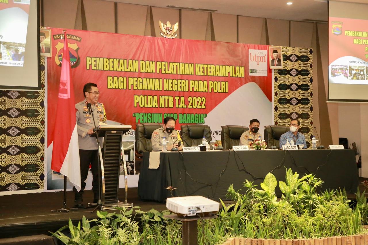 Kapolda NTB Beri Pembekalan Polri dan PNS Polri  Siap Bahagia