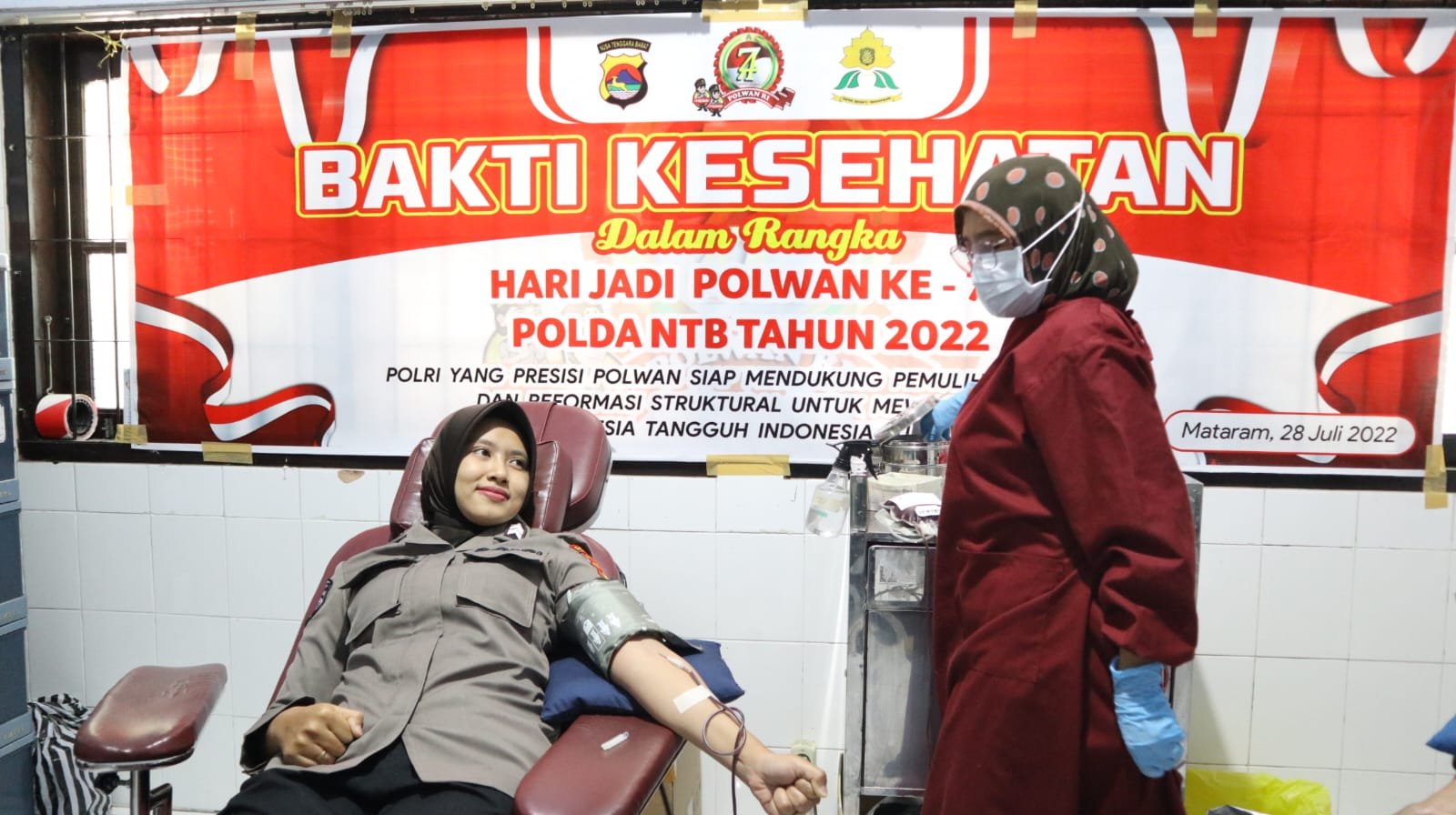 Sambut HUT Polwan ke 74, Polwan Polda NTB  Donor Darah