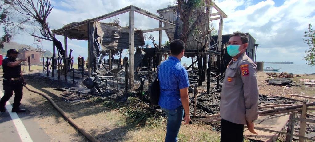 Vila Kiyakabin Sekotong Hangus Terbakar, Tersisa Rongsokan Bangunan