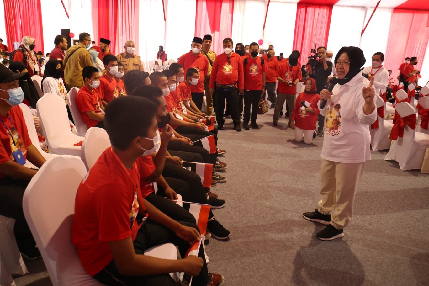 Sapa Anak Indonesia dengan Ceria, Mensos Disambut Hangat di Peringatan Hari Anak Nasional