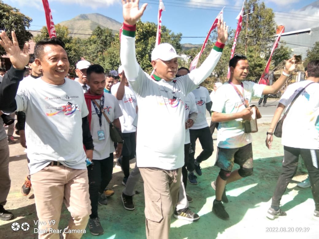 Sembalun Makin Keren, Bupati Lotim Lepas Peserta Rinjani Color Run