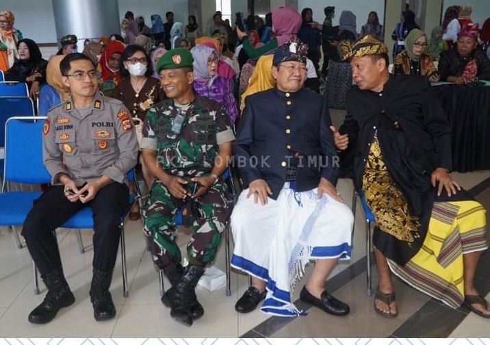 Semarak Lomba Fashion Adat Sasak dan Kain Tenun Lombok Timur