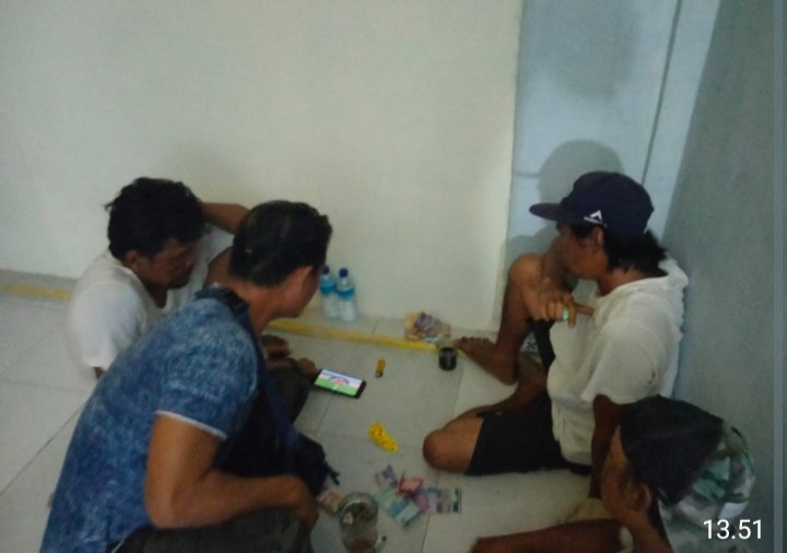 Sedang Asik Bermain Judi Online, Tiga Remaja Diringkus Polres Lombok Utara