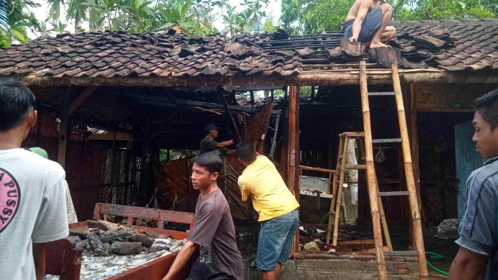 Tabung Gas Meledak Satu Rumah di Lombok Tengah Hangus Terbakar