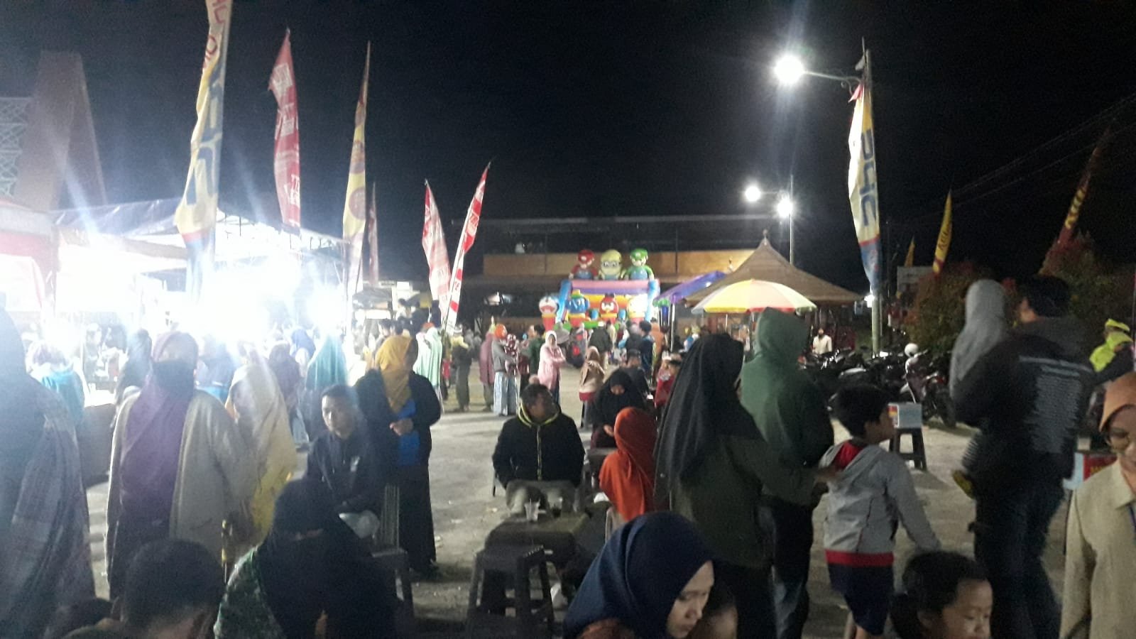 Sahabat Seponjol Kembali Gelar Bazar dan Baksos di Kaki Gunung Rinjani