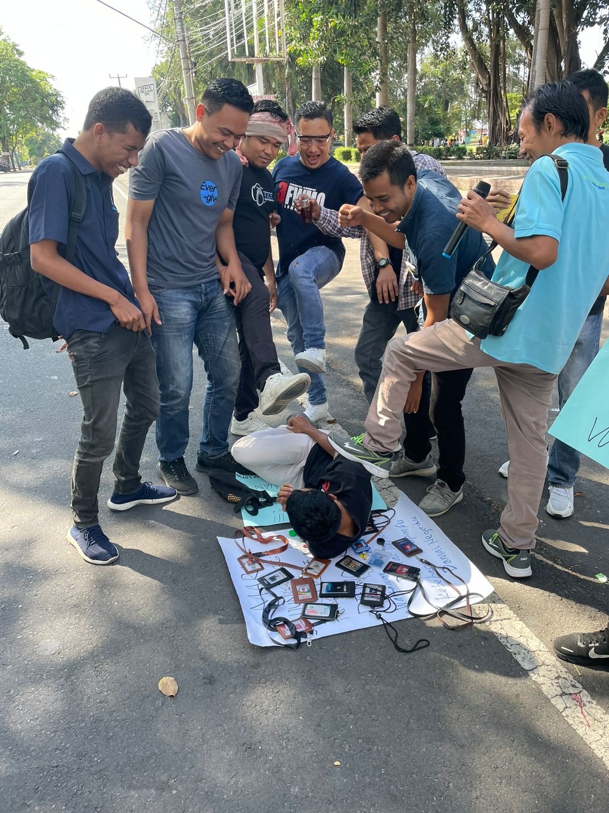 Gabungan Forum Wartawan Lotim Unjuk Rasa Protes Penganiayaan Dua Wartawan di Karawang Jawa Barat