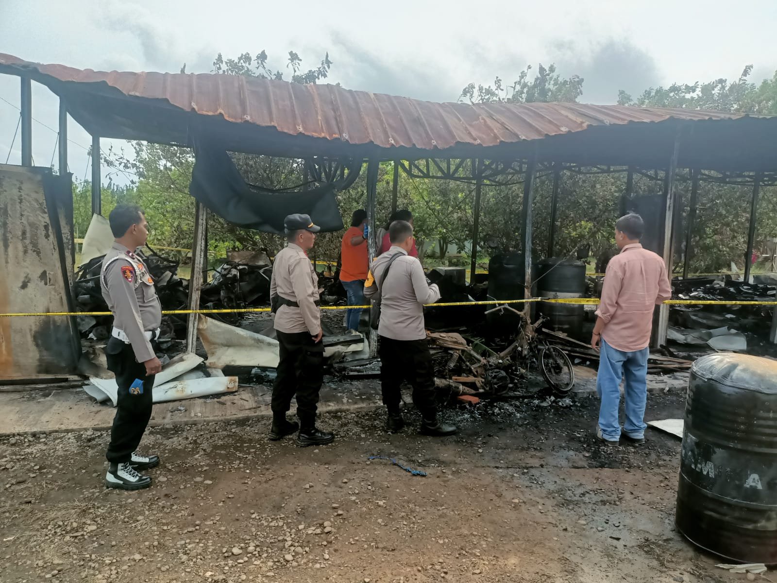Kantor dan Gudang Logistik PT SBS Di Sumbawa Terbakar, Kerugian 500 Juta