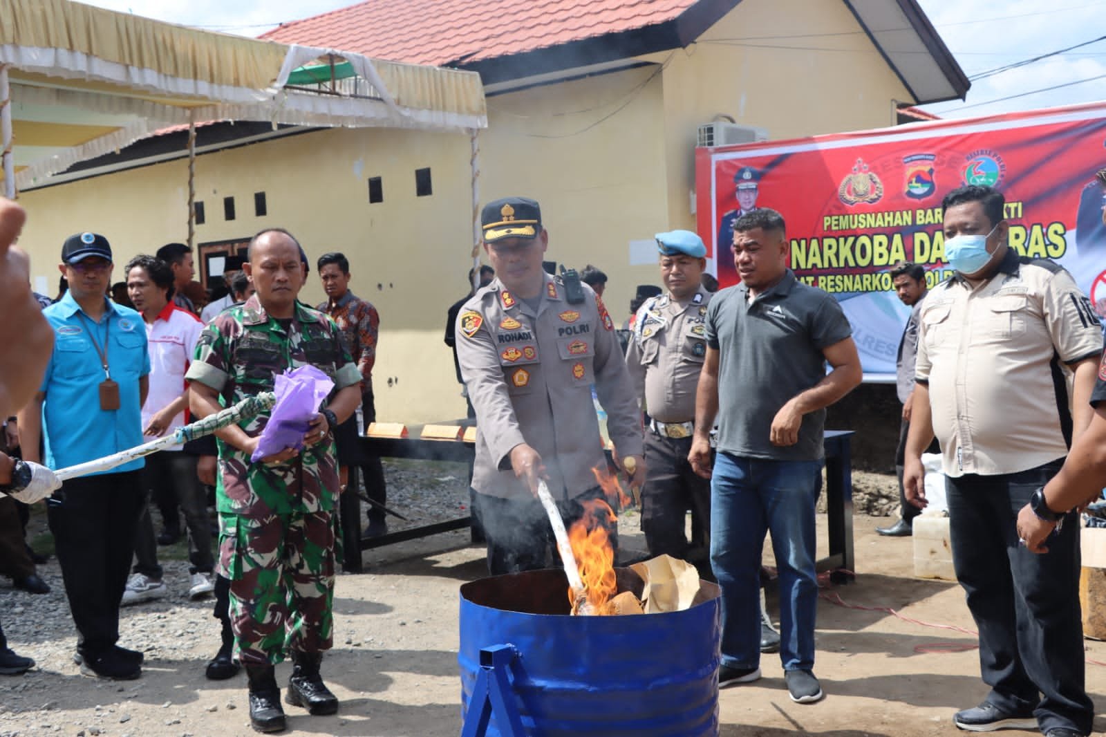 Barang Bukti Kejahatan Narkoba dan Miras di Bima Dimusnahkan