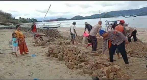 Cegah Pasang Air Laut Tenggelamkan Rumah Warga, Dit Polairud Polda NTB Bangun Talut di Permukiman Teluk Gok Lombok Barat